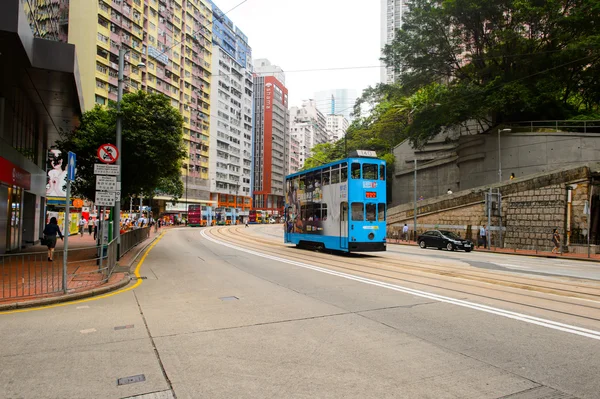 Tram a due piani sulla strada di HK — Foto Stock