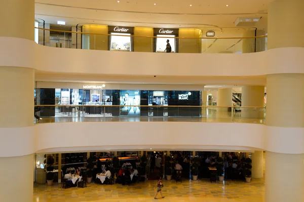 Clientes en el centro comercial — Foto de Stock