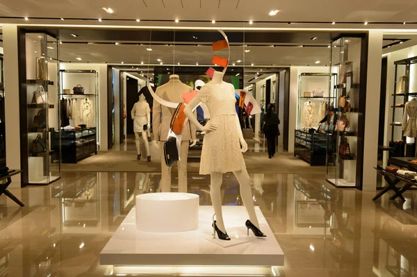 Shopping mall interior with mannequins — Stock Photo, Image