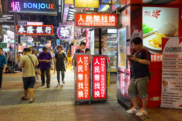 Zona de Mong Kok llena de gente — Foto de Stock