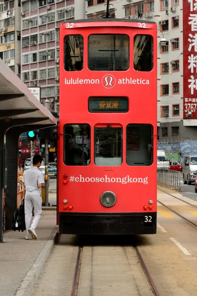 Двухэтажный трамвай на улице HK — стоковое фото
