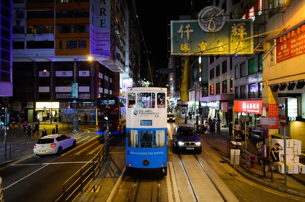 Doppelstock-Straßenbahn auf der Straße von hk — Stockfoto