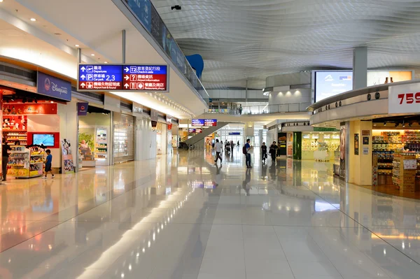 Интерьер международного аэропорта Гонконга — стоковое фото