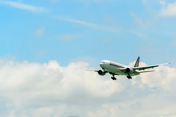 Singapore Airlanes aircraft landing — Stock Fotó