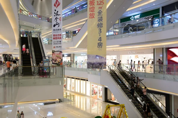 Centro comercial interior — Fotografia de Stock