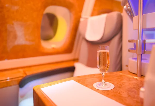 Интерьер бизнес-класса Emirates Airbus — стоковое фото