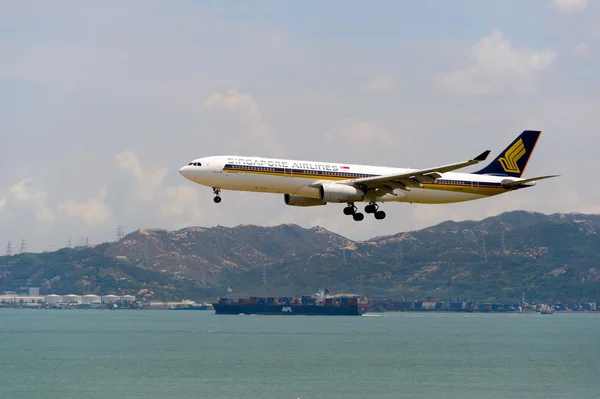 Singapore Airlanes aircraft landing — Φωτογραφία Αρχείου