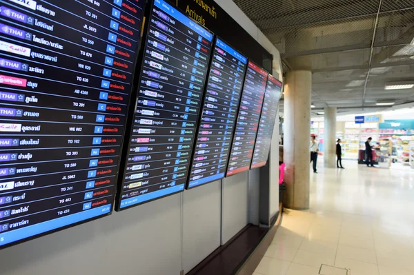 Pasajeros en Suvarnabhumi Aeropuerto interior —  Fotos de Stock