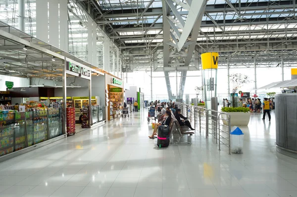Pasajeros en Suvarnabhumi Aeropuerto interior — Foto de Stock