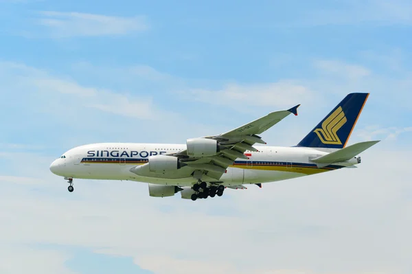 Singapore Airlanes aircraft landing — Stockfoto