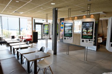 McDonald's Restoran iç.