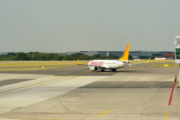 Aviones en Aeropuerto Internacional de Praga — Foto de Stock