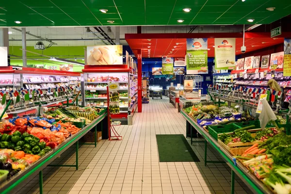 Einfach Supermarkt-Innenraum vermarkten — Stockfoto