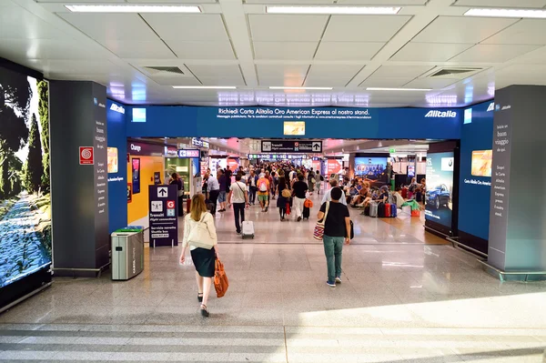 People in Fiumicino Airport — Φωτογραφία Αρχείου