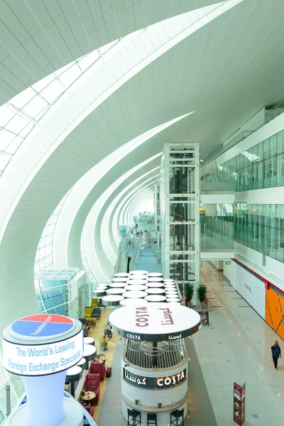 Internationale luchthaven van Dubai interieur — Stockfoto