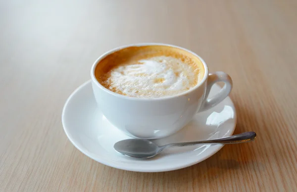 Cup with hot latte — Stockfoto