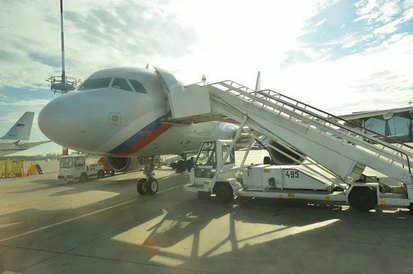 Rossiya Airlines letadlo v Pulkovo Airport — Stock fotografie