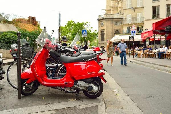 Moderne und alte Motorräder — Stockfoto