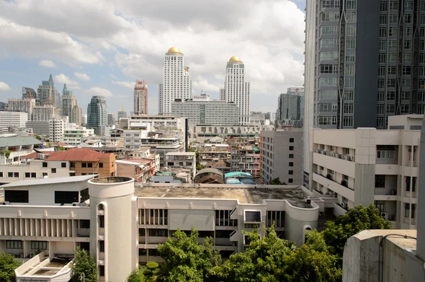 Переглянути на Бангкок від міста лінії поїзда — стокове фото