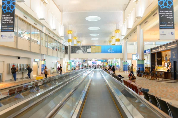 Aeropuerto Internacional de Dubai interior —  Fotos de Stock