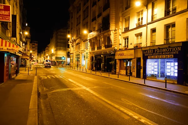 Ruas de Paris à noite — Fotografia de Stock