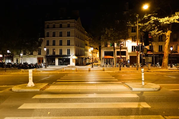 Pariser Straßen in der Nacht. — Stockfoto