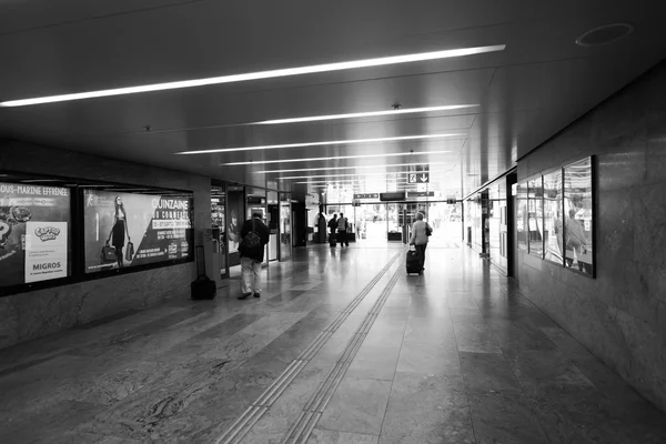 Estación de tren en el centro de la ciudad — Foto de Stock