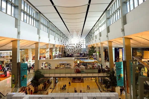 Shopping center interior in Bangkok — Stock Photo, Image