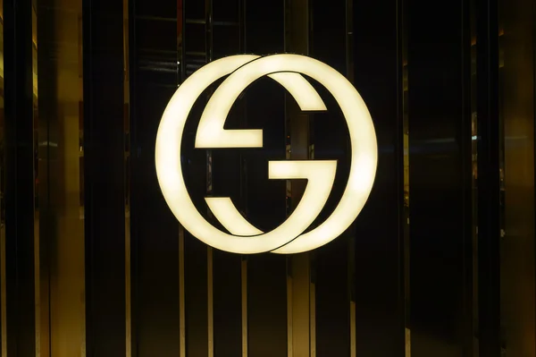 Logo Gucci en el centro comercial Landmark — Foto de Stock