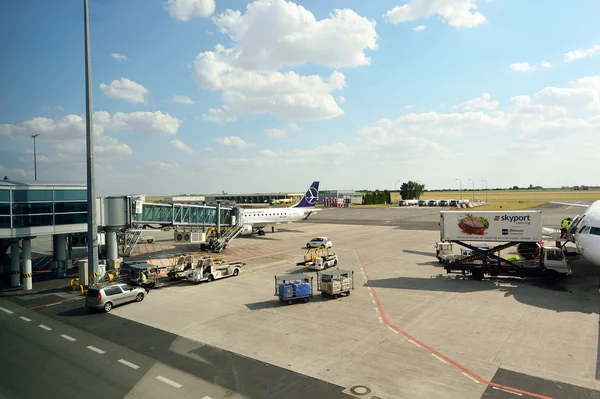 Internationella flygplatsen i Prag — Stockfoto