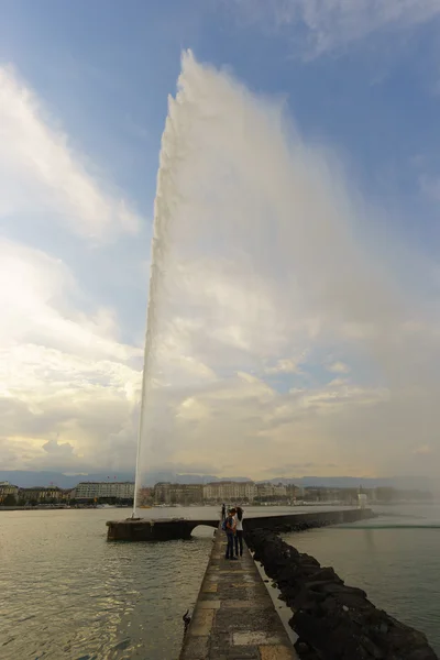 Fonte no lago em Genebra — Fotografia de Stock