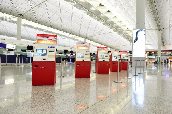 Киоски регистрации в аэропорту — стоковое фото