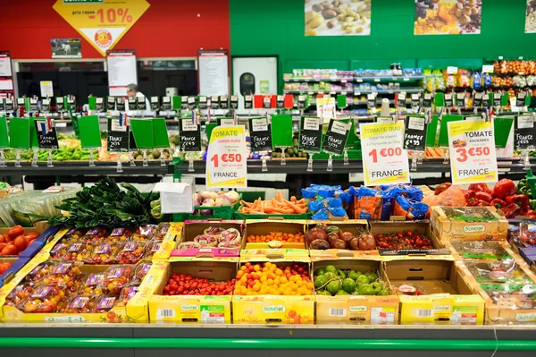 Einfach Supermarkt-Innenraum vermarkten — Stockfoto