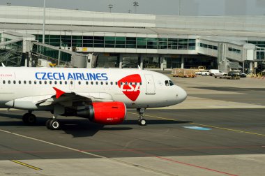 Prag havaalanında uçak