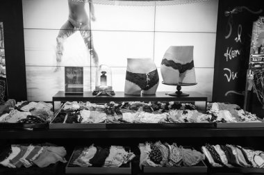 Victoria's Secret mağazasının iç detayları