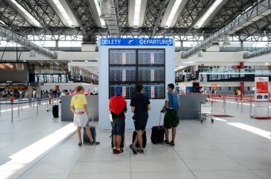 İnsanlar Prag Havaalanı