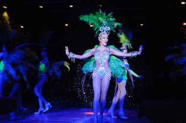 Moulin Rose Phuket kabare gösterisi
