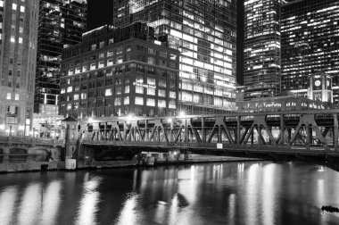 Chicago downtown geceleri