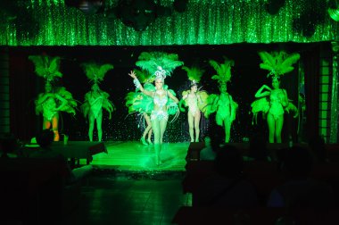 Moulin Rose Phuket kabare gösterisi