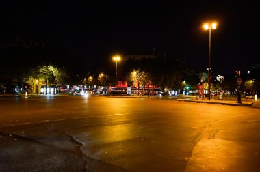 Geceleri Paris sokakları.