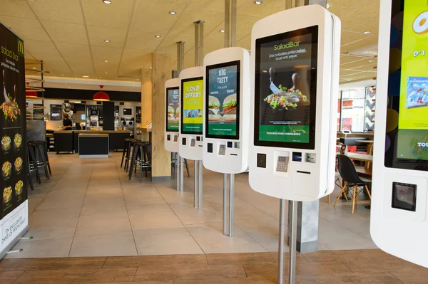 McDonald's étterem belső. — Stock Fotó