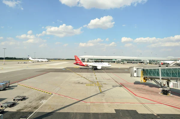 Aircrfts in airport of Prague — Stock Photo, Image