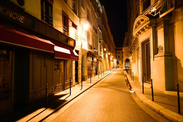 Straten van Parijs bij nacht — Stockfoto