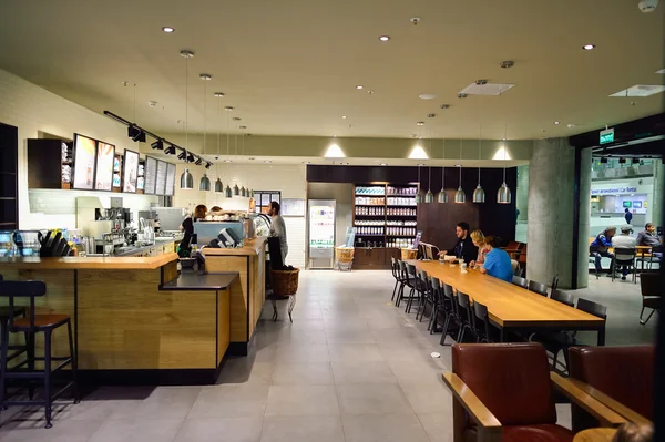 Innenraum des Starbucks Cafés — Stockfoto