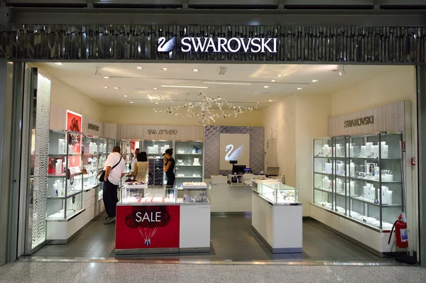 Swarovski store im flughafen — Stockfoto