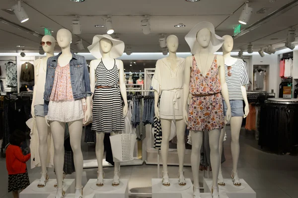 Mannequins in New Town Plaza — Stock Photo, Image