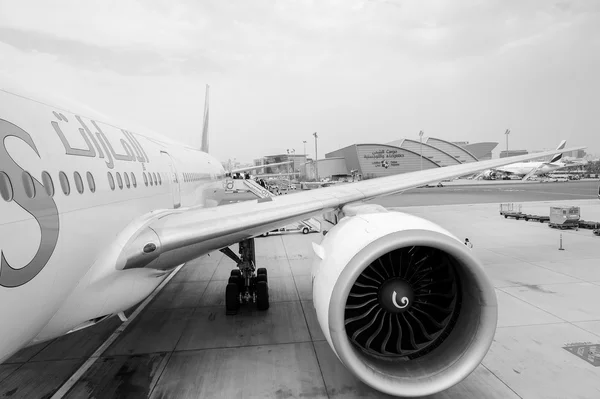 Emirates Boeing 777 in Dubai International Airport — Φωτογραφία Αρχείου