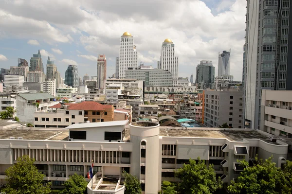 Переглянути на Бангкок від міста лінії поїзда — стокове фото
