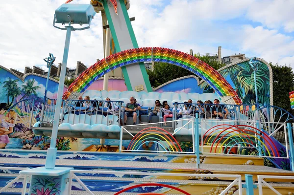 Amusement park in Parijs downtwn — Stockfoto