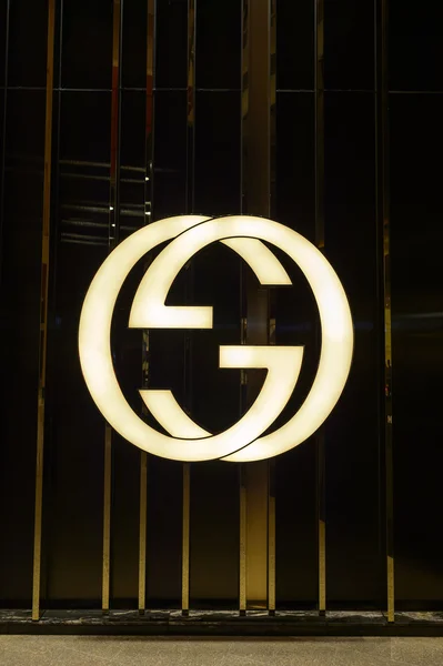 Logo Gucci en el centro comercial Landmark — Foto de Stock